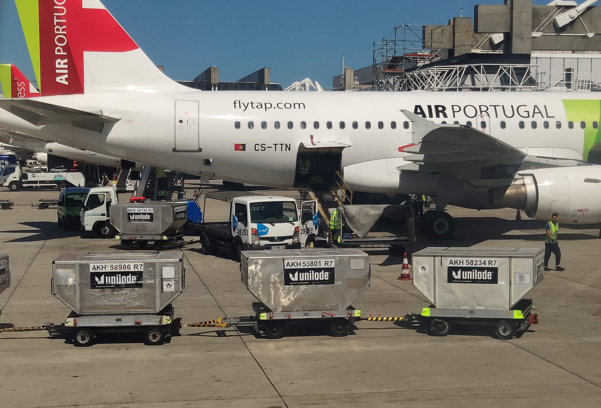 aircraft-gd405b03f4_1920.jpg